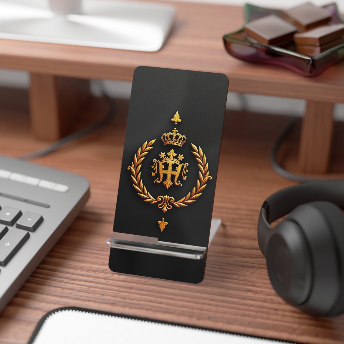 Elegant Smartphone Display Stand - Decorative Phone Holder, Desk Organizer, Home Office Decor, Gift for Tech Lovers - Gold Crest