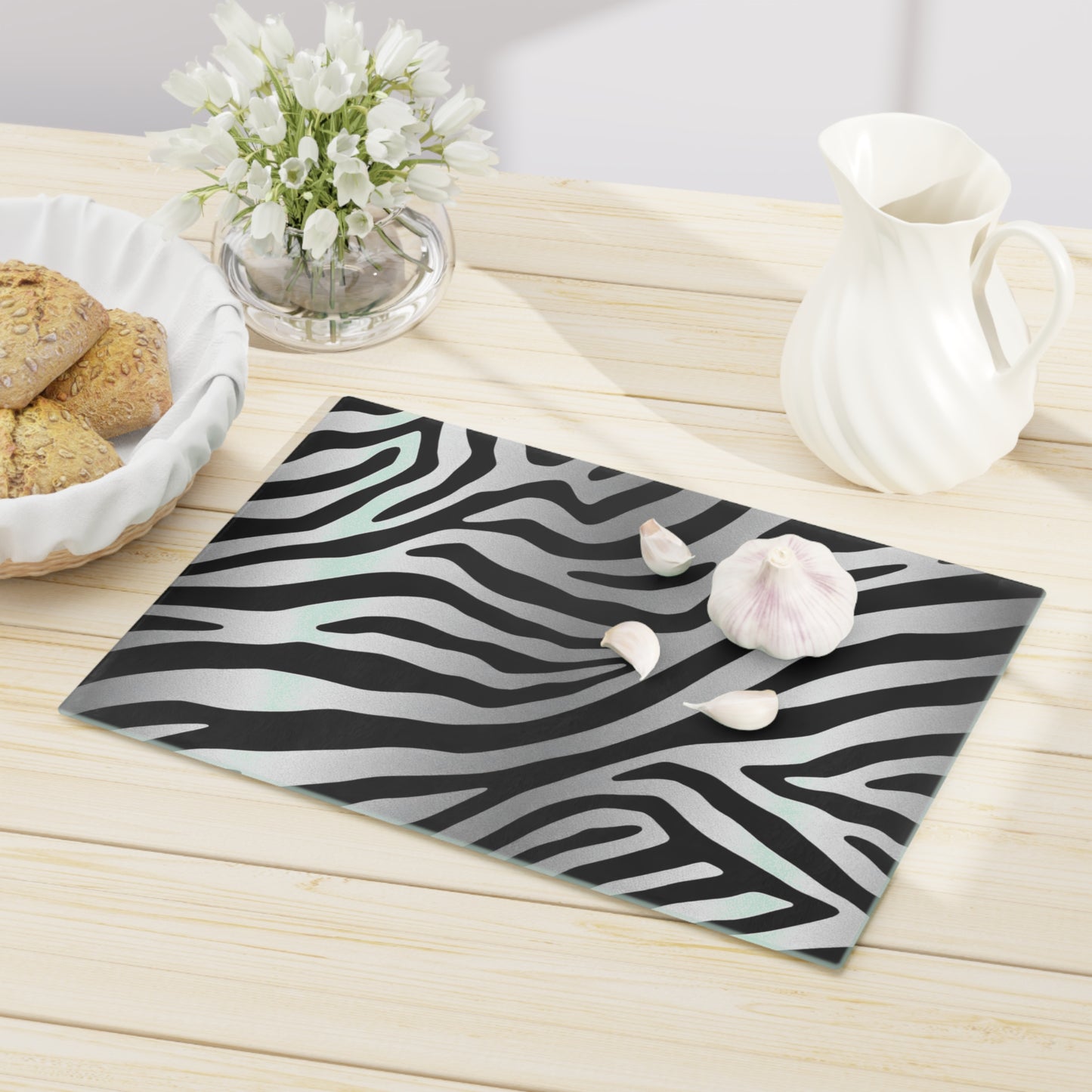 Elegant Zebra Print Cutting Board - Stylish Kitchen Essential - Silver